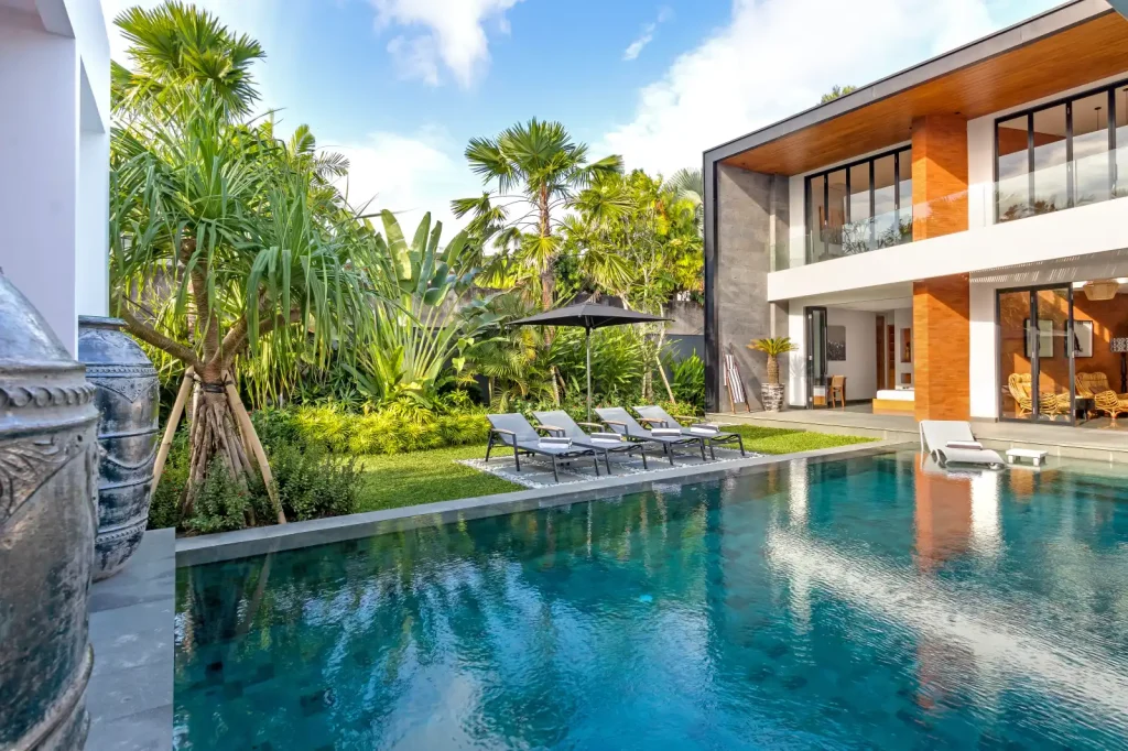 membangun villa di Bali